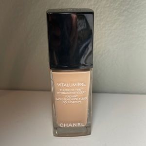 Chanel Vitalumière foundation